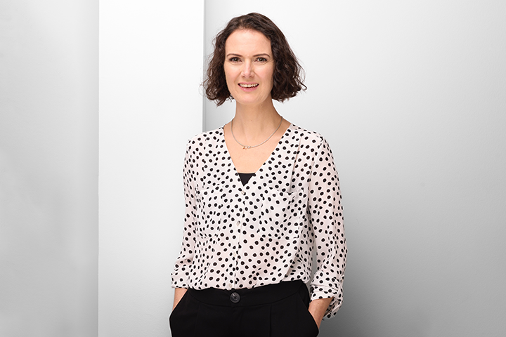 Raphaela Walkenbach, differenzierungsbasiert, systemisch-integrativ, traumasensibel und authentisch für echte Entwicklung – in der Paartherapie, Sexualberatung und Coaching